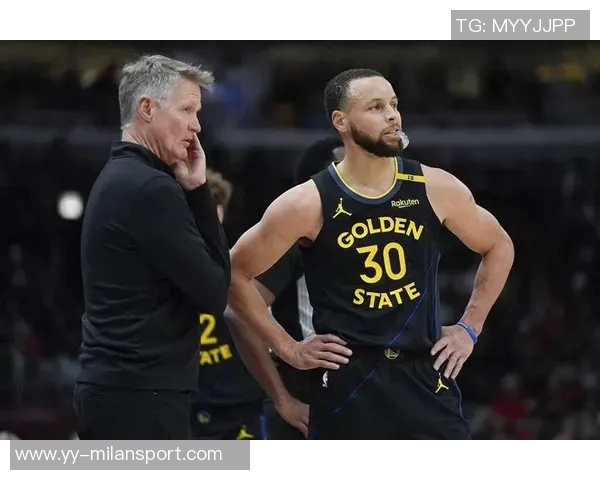 库里21分钟内狂砍31分31科尔笑容满面与其相视而笑